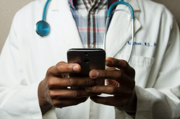 Texting, doctor, huntington beach, orange county, direct primary care.png